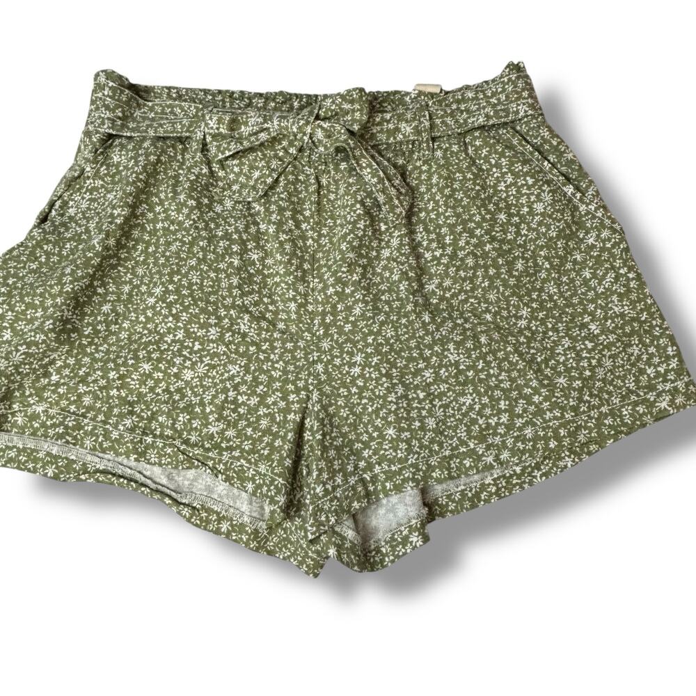 NWT April Kiss Linen Beach Shorts—Green Floral with Elastic Waist & Tie - Large